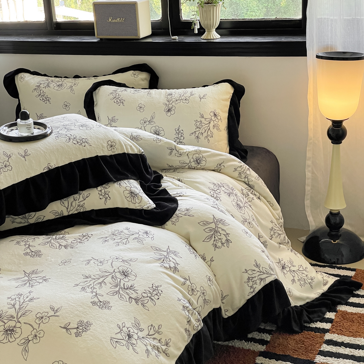 91家纺网 家纺一手货源 找家纺 （总）慕澄家纺 2025新款赫本风牛奶绒花边款四件套