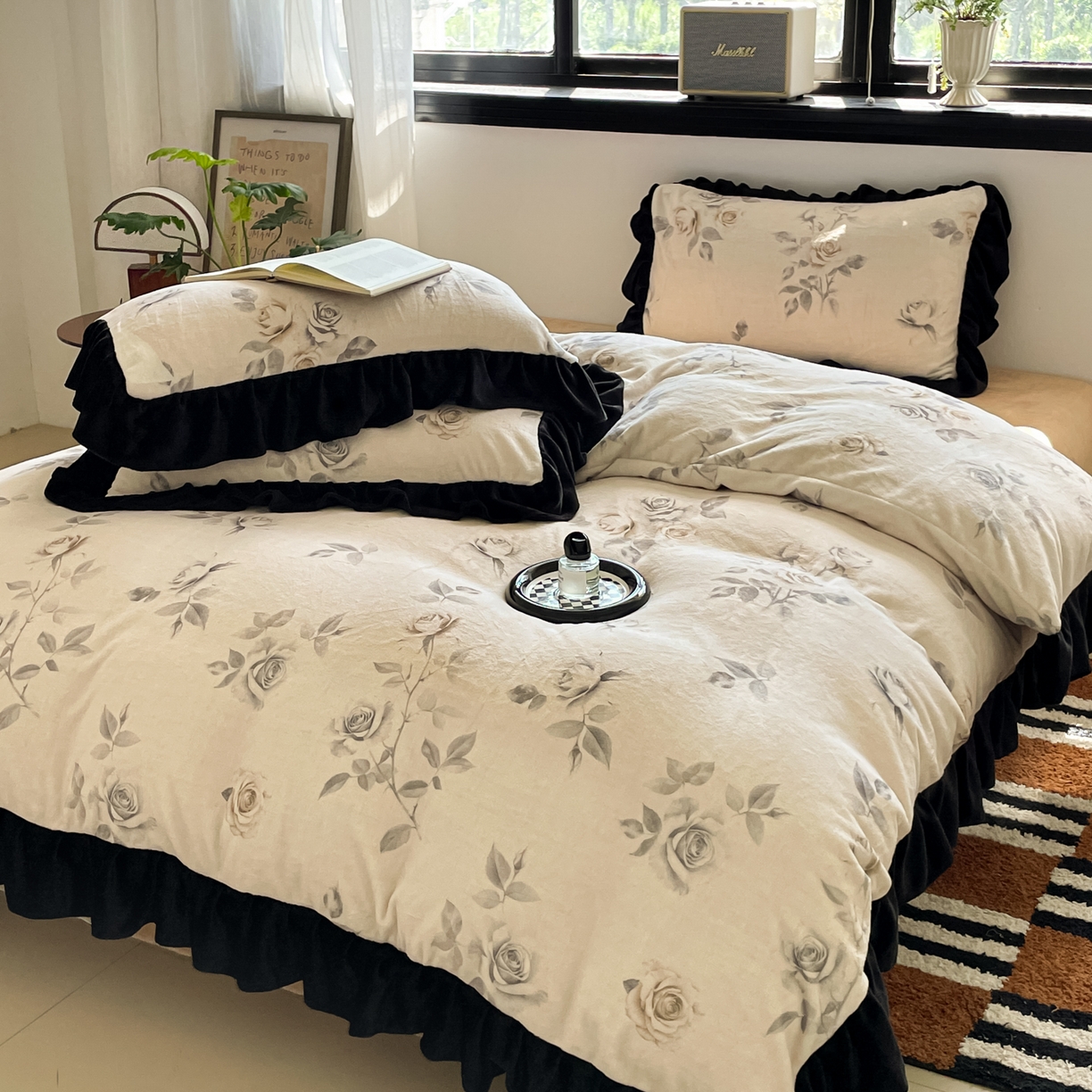 91家纺网 家纺一手货源 找家纺 慕澄家纺 2025新款赫本风牛奶绒花边款四件套 花边款-灿烂花语