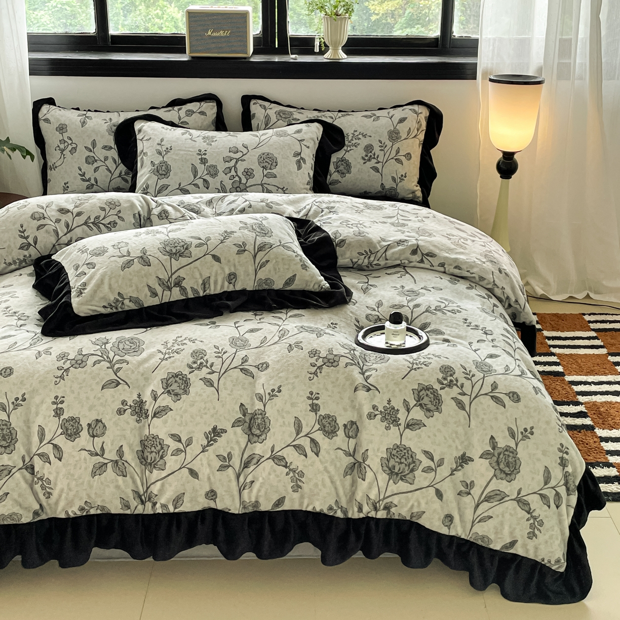 91家纺网 家纺一手货源 找家纺 慕澄家纺 2025新款赫本风牛奶绒花边款四件套 花边款-法式风情