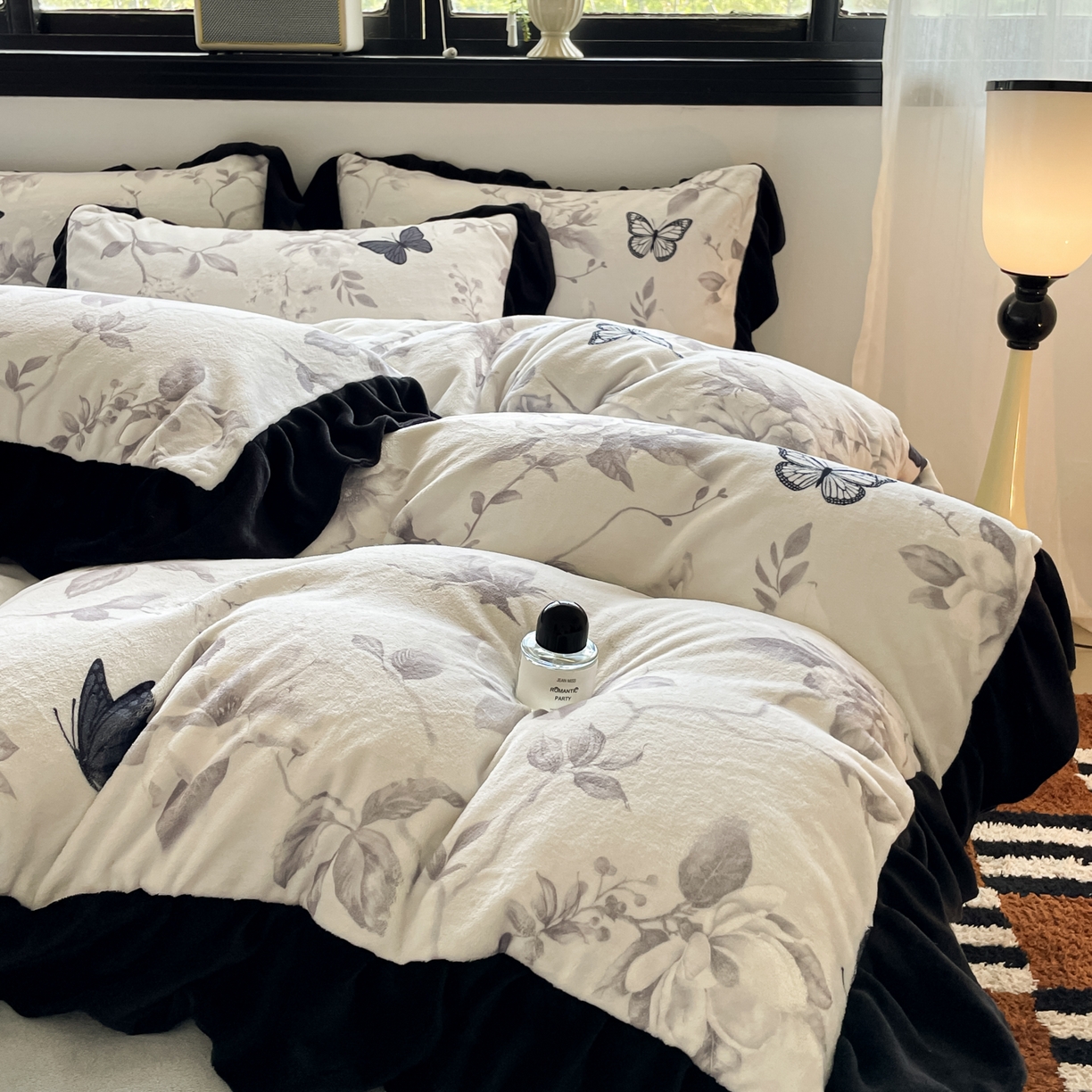 91家纺网 家纺一手货源 找家纺 慕澄家纺 2025新款赫本风牛奶绒花边款四件套 花边款-蝴蝶飞飞