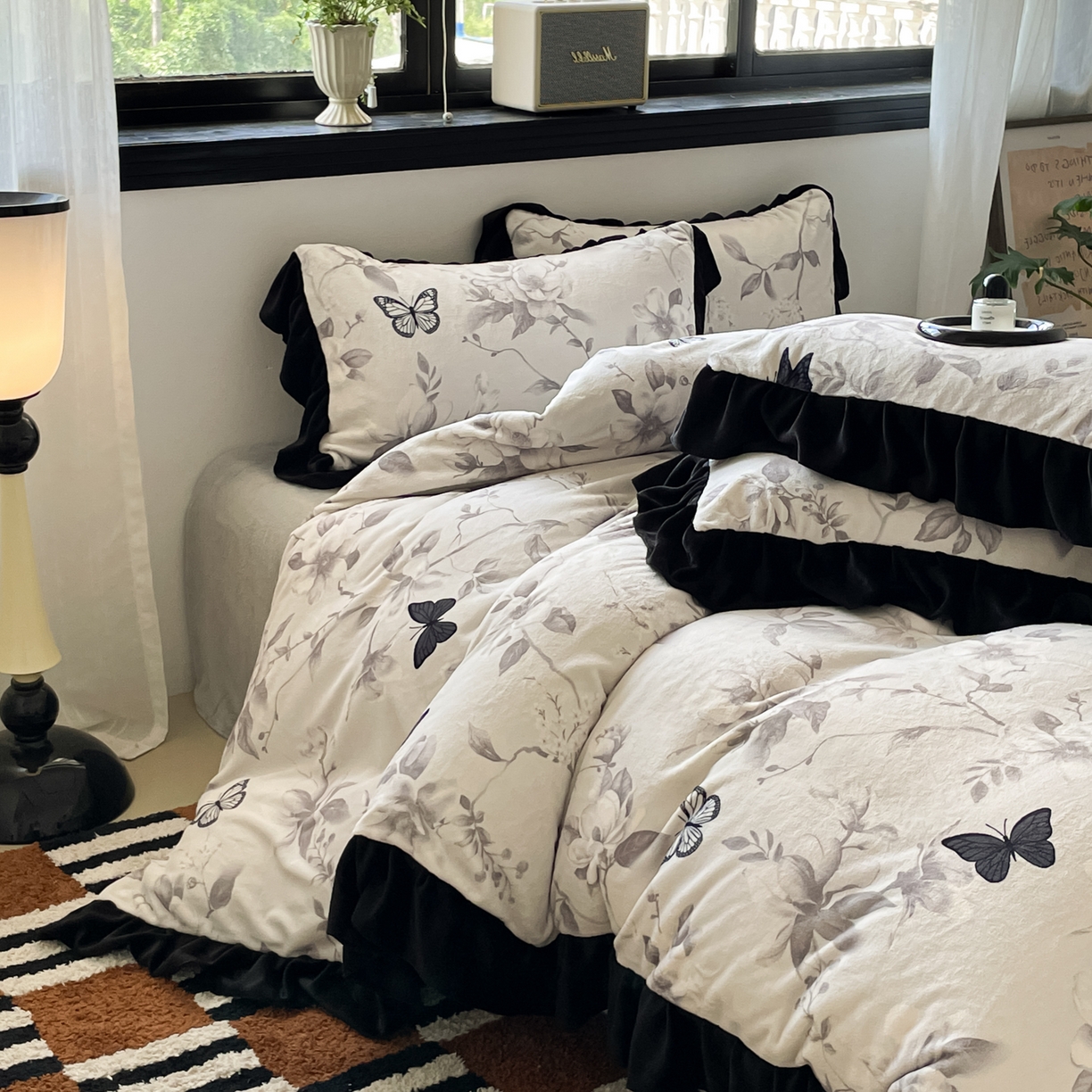 91家纺网 家纺一手货源 找家纺 慕澄家纺 2025新款赫本风牛奶绒花边款四件套 花边款-蝴蝶飞飞