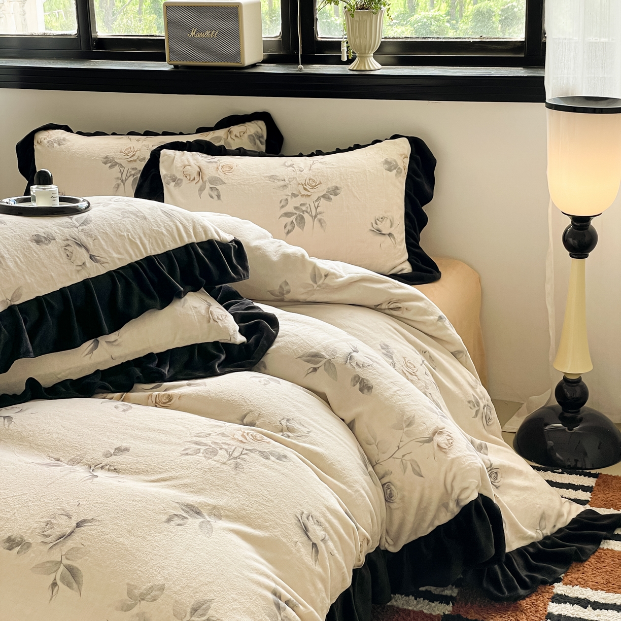 91家纺网 家纺一手货源 找家纺 慕澄家纺 2025新款赫本风牛奶绒花边款四件套 花边款-灿烂花语