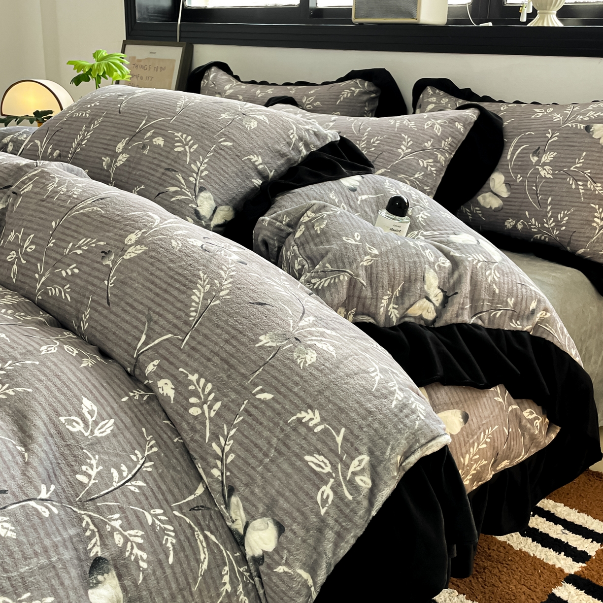 91家纺网 家纺一手货源 找家纺 （总）慕澄家纺 2025新款赫本风牛奶绒花边款四件套