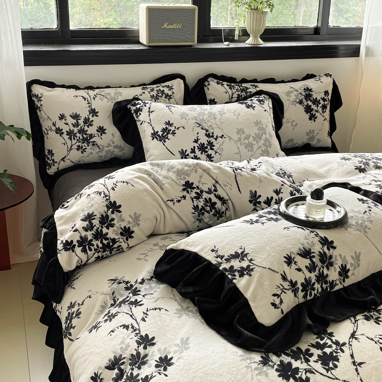 91家纺网 家纺一手货源 找家纺 慕澄家纺 2025新款赫本风牛奶绒花边款四件套 花边款-花枝