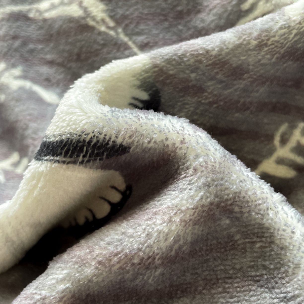 91家纺网 家纺一手货源 找家纺 慕澄家纺 2025新款赫本风牛奶绒花边款四件套 花边款-邂逅