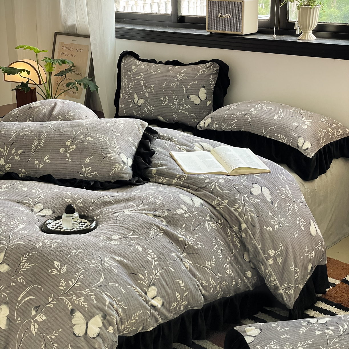 91家纺网 家纺一手货源 找家纺 慕澄家纺 2025新款赫本风牛奶绒花边款四件套 花边款-邂逅