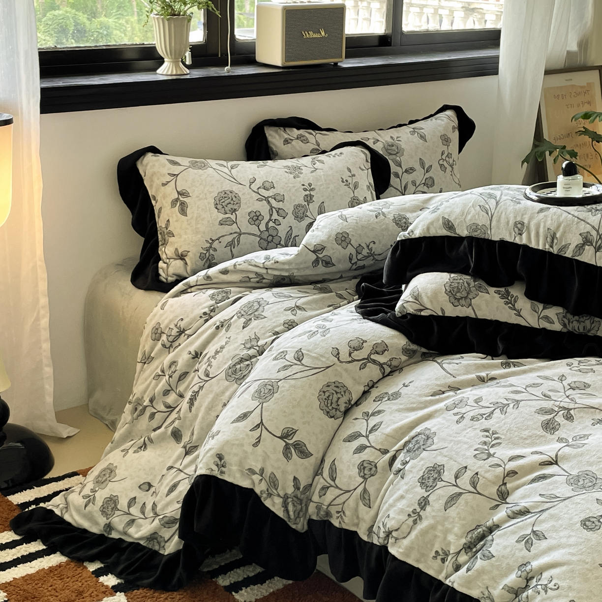 91家纺网 家纺一手货源 找家纺 慕澄家纺 2025新款赫本风牛奶绒花边款四件套 花边款-法式风情