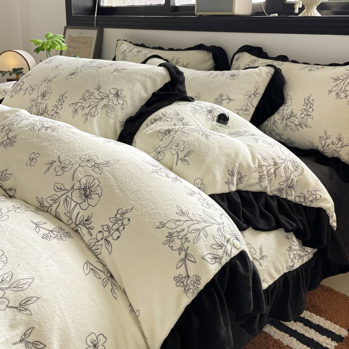 91家纺网 家纺一手货源 找家纺 （总）慕澄家纺 2025新款赫本风牛奶绒花边款四件套