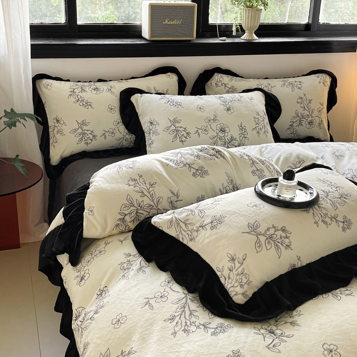 91家纺网 家纺一手货源 找家纺 慕澄家纺 2025新款赫本风牛奶绒花边款四件套 花边款-花颜