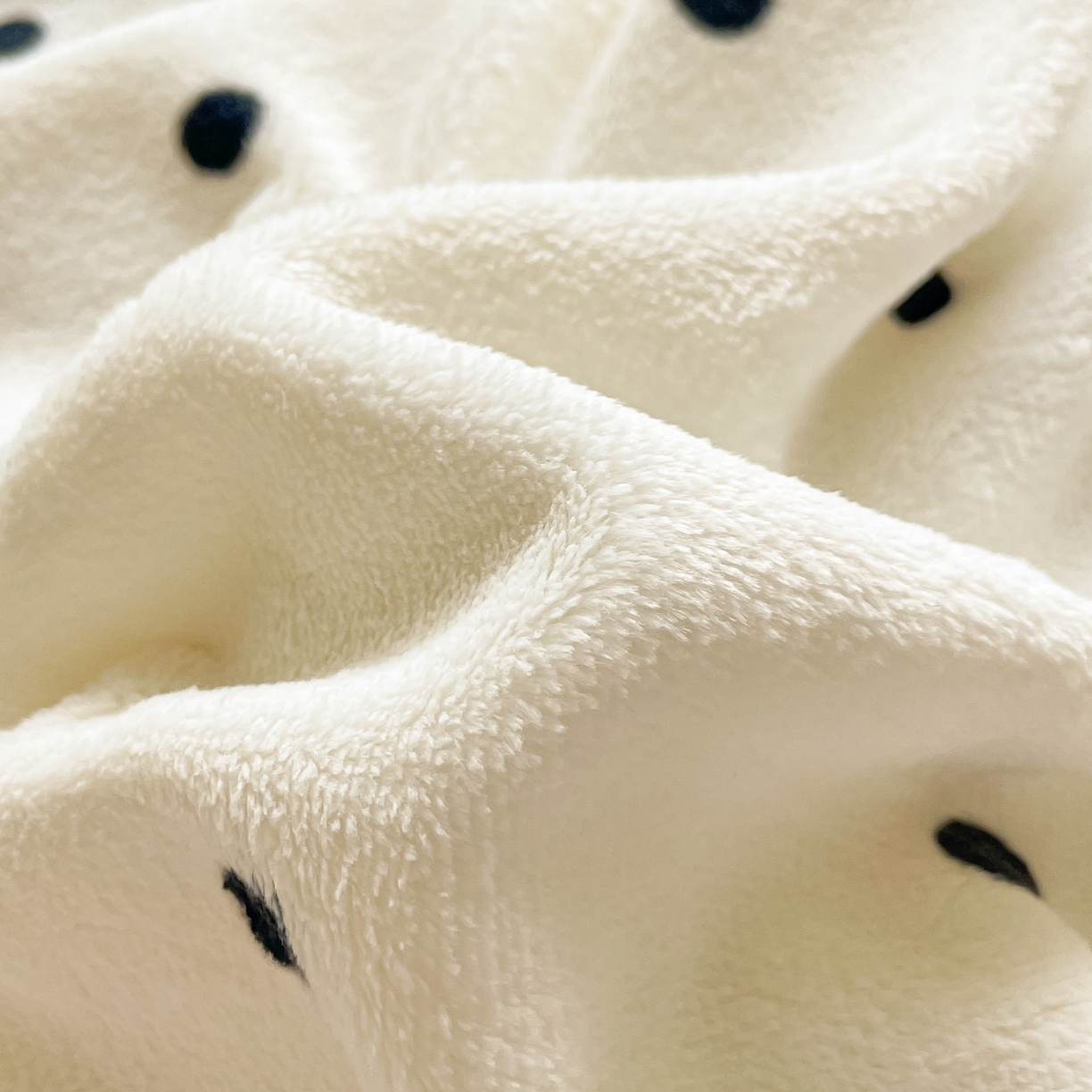 91家纺网 家纺一手货源 找家纺 慕澄家纺 2025新款赫本风牛奶绒花边款四件套 花边款-点点浪漫