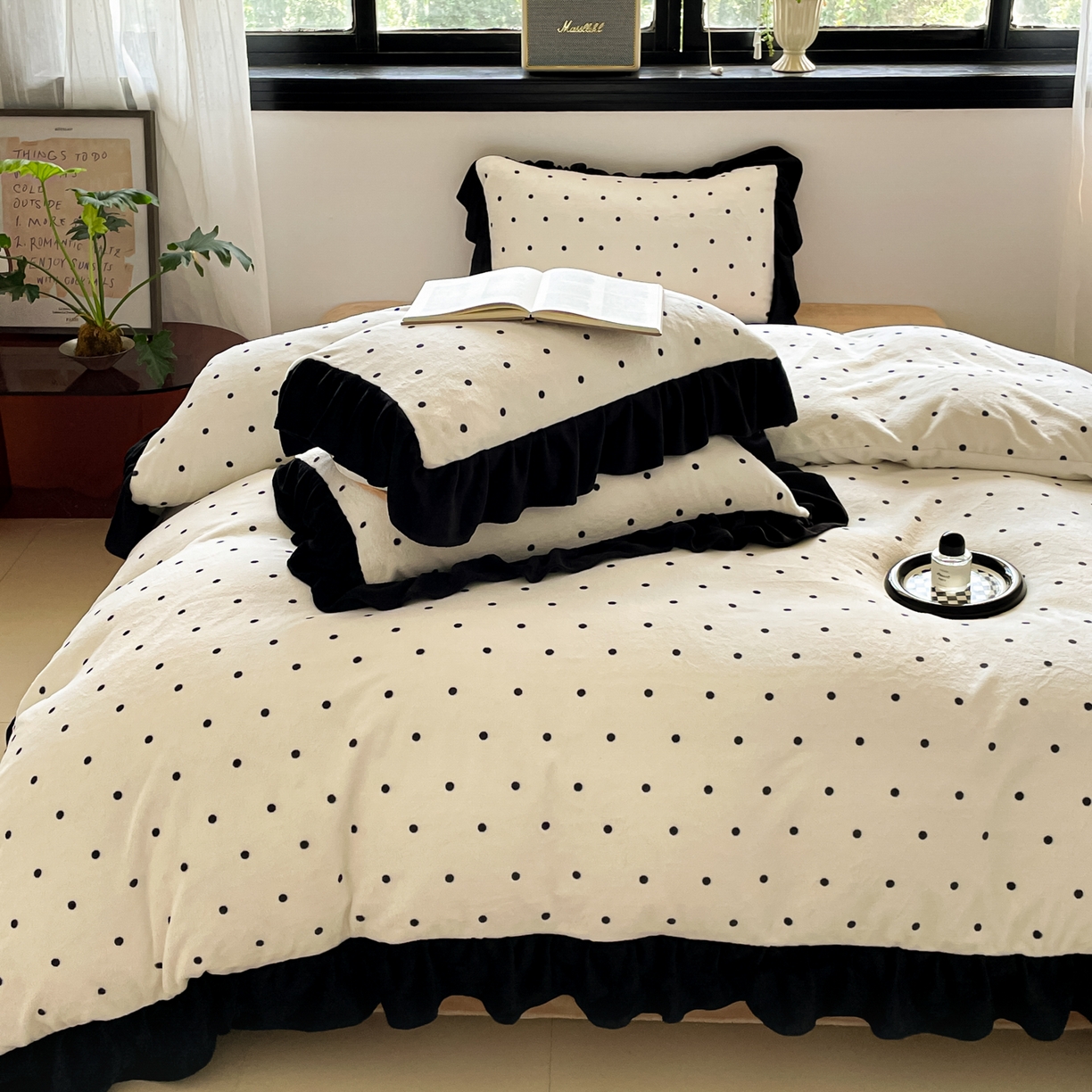 91家纺网 家纺一手货源 找家纺 慕澄家纺 2025新款赫本风牛奶绒花边款四件套 花边款-点点浪漫