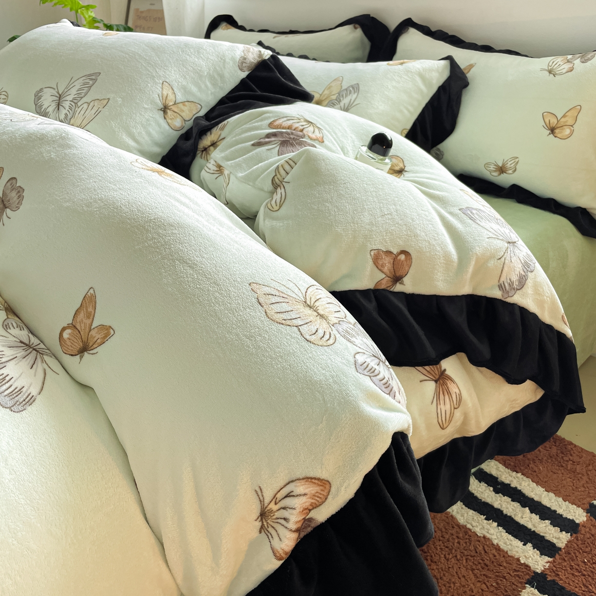 91家纺网 家纺一手货源 找家纺 慕澄家纺 2025新款赫本风牛奶绒花边款四件套 花边款-蝶舞