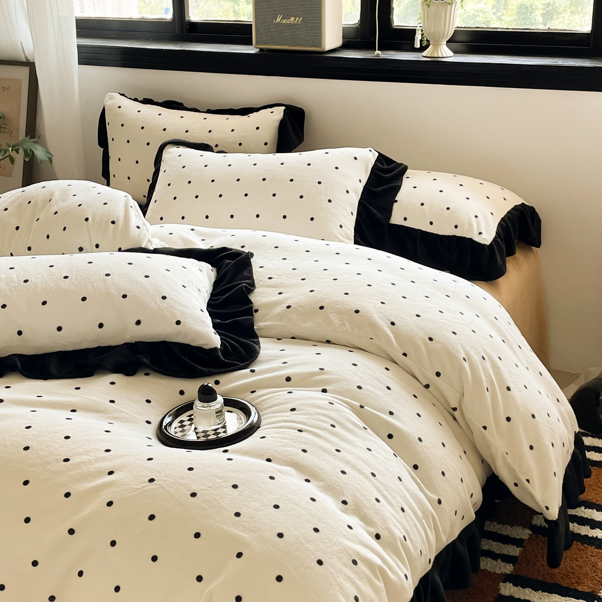 91家纺网 家纺一手货源 找家纺 慕澄家纺 2025新款赫本风牛奶绒花边款四件套 花边款-点点浪漫