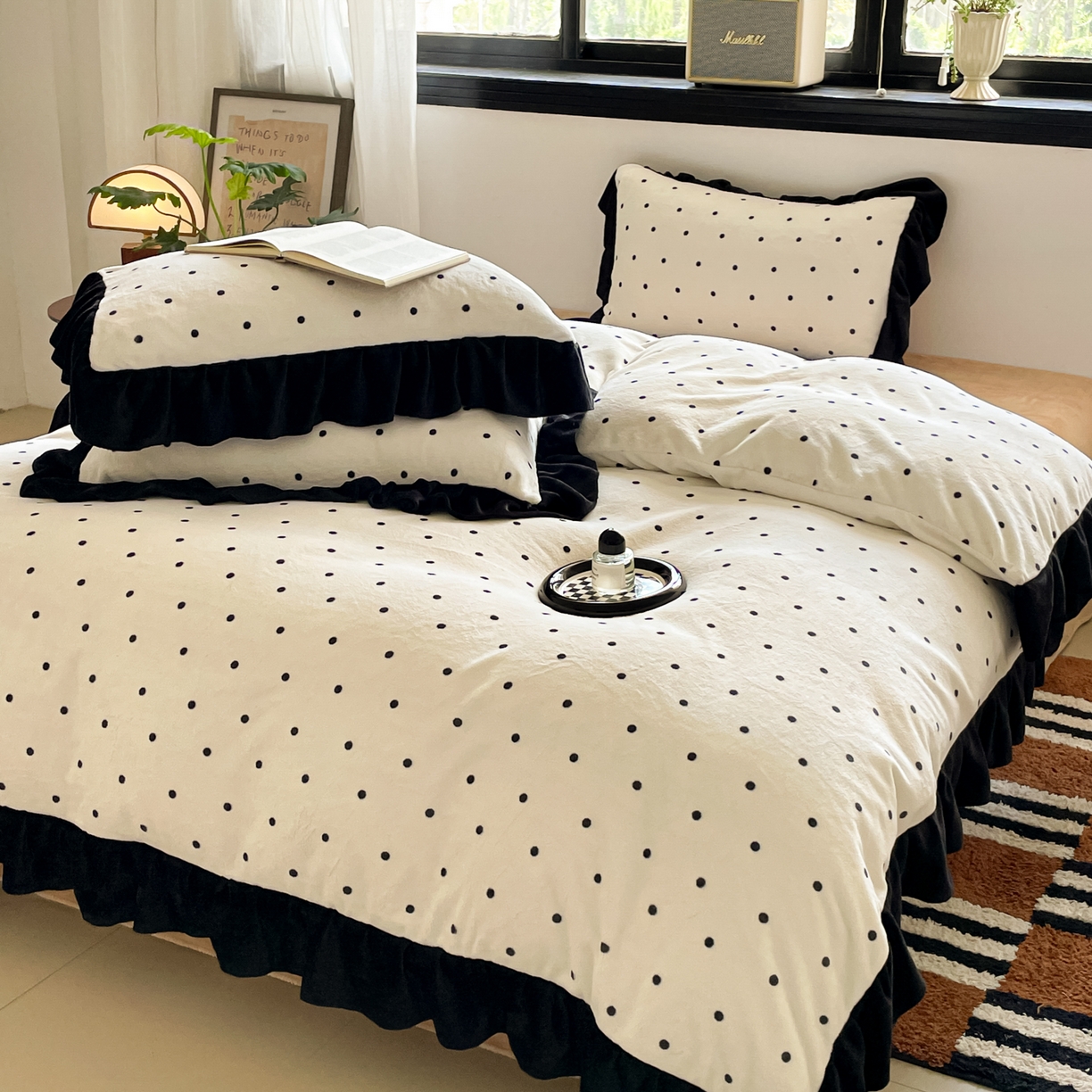 91家纺网 家纺一手货源 找家纺 慕澄家纺 2025新款赫本风牛奶绒花边款四件套 花边款-点点浪漫