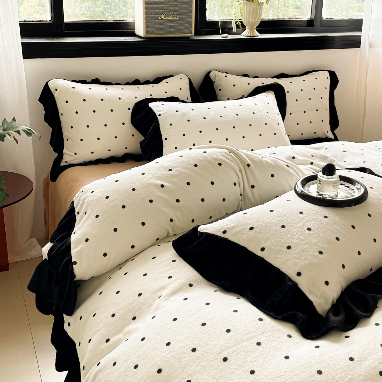 91家纺网 家纺一手货源 找家纺 慕澄家纺 2025新款赫本风牛奶绒花边款四件套 花边款-点点浪漫