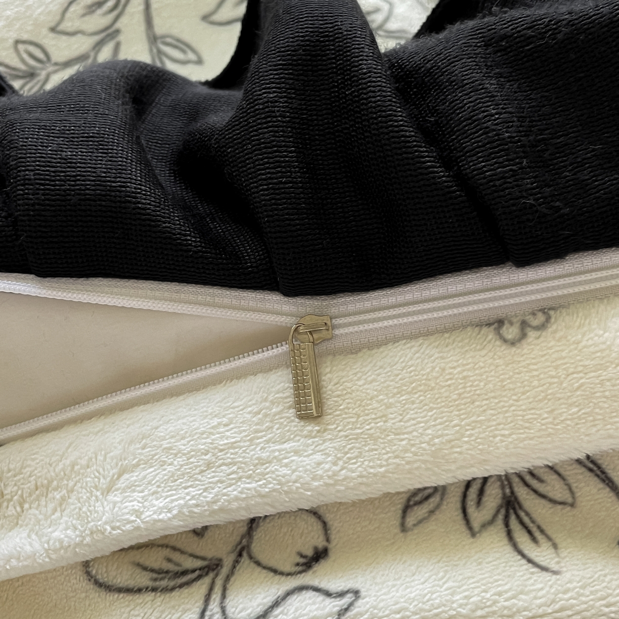 91家纺网 家纺一手货源 找家纺 慕澄家纺 2025新款赫本风牛奶绒花边款四件套 花边款-花颜