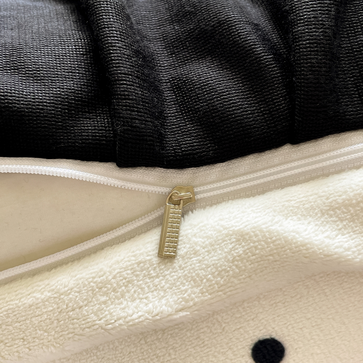 91家纺网 家纺一手货源 找家纺 慕澄家纺 2025新款赫本风牛奶绒花边款四件套 花边款-点点浪漫