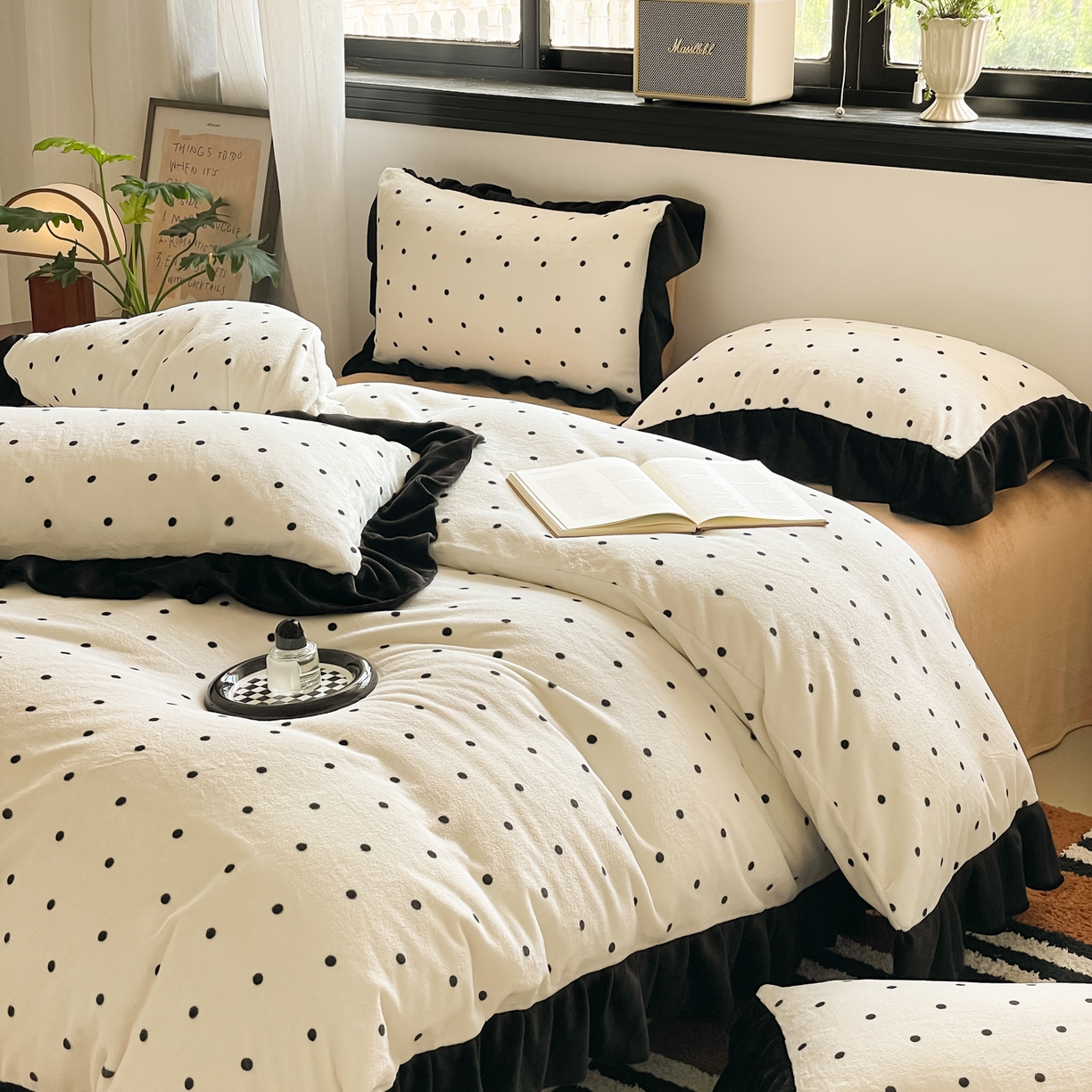 91家纺网 家纺一手货源 找家纺 慕澄家纺 2025新款赫本风牛奶绒花边款四件套 花边款-点点浪漫