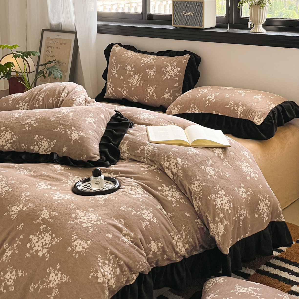 91家纺网 家纺一手货源 找家纺 慕澄家纺 2025新款赫本风牛奶绒花边款四件套 花边款-迷情花