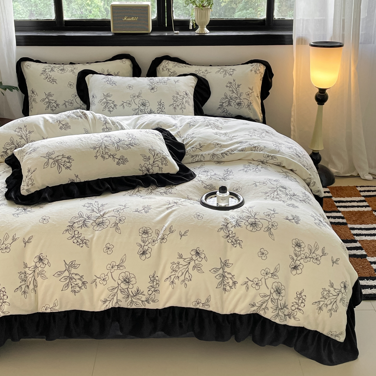 91家纺网 家纺一手货源 找家纺 慕澄家纺 2025新款赫本风牛奶绒花边款四件套 花边款-花颜