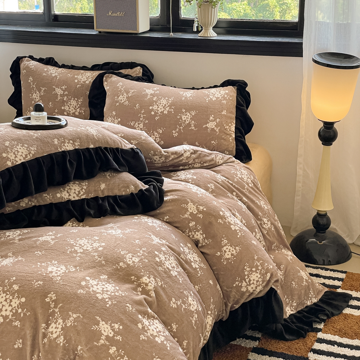 91家纺网 家纺一手货源 找家纺 慕澄家纺 2025新款赫本风牛奶绒花边款四件套 花边款-迷情花