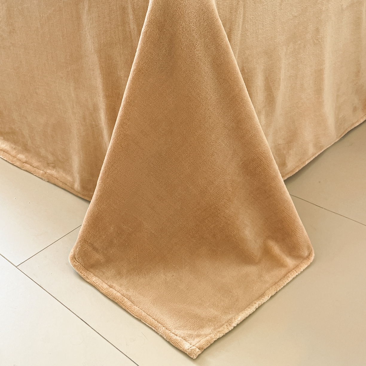 91家纺网 家纺一手货源 找家纺 慕澄家纺 2025新款赫本风牛奶绒花边款四件套 花边款-点点浪漫