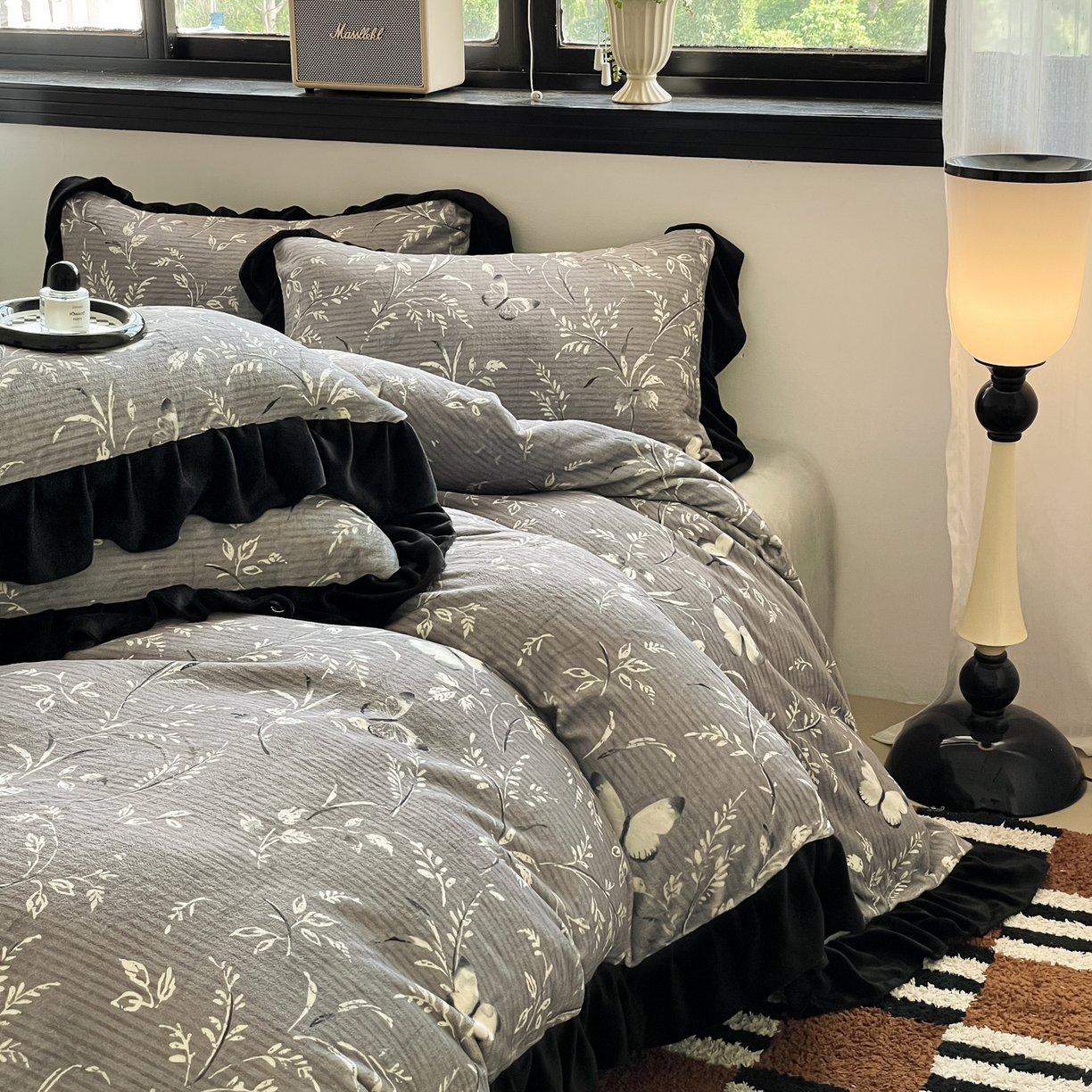 91家纺网 家纺一手货源 找家纺 慕澄家纺 2025新款赫本风牛奶绒花边款四件套 花边款-邂逅