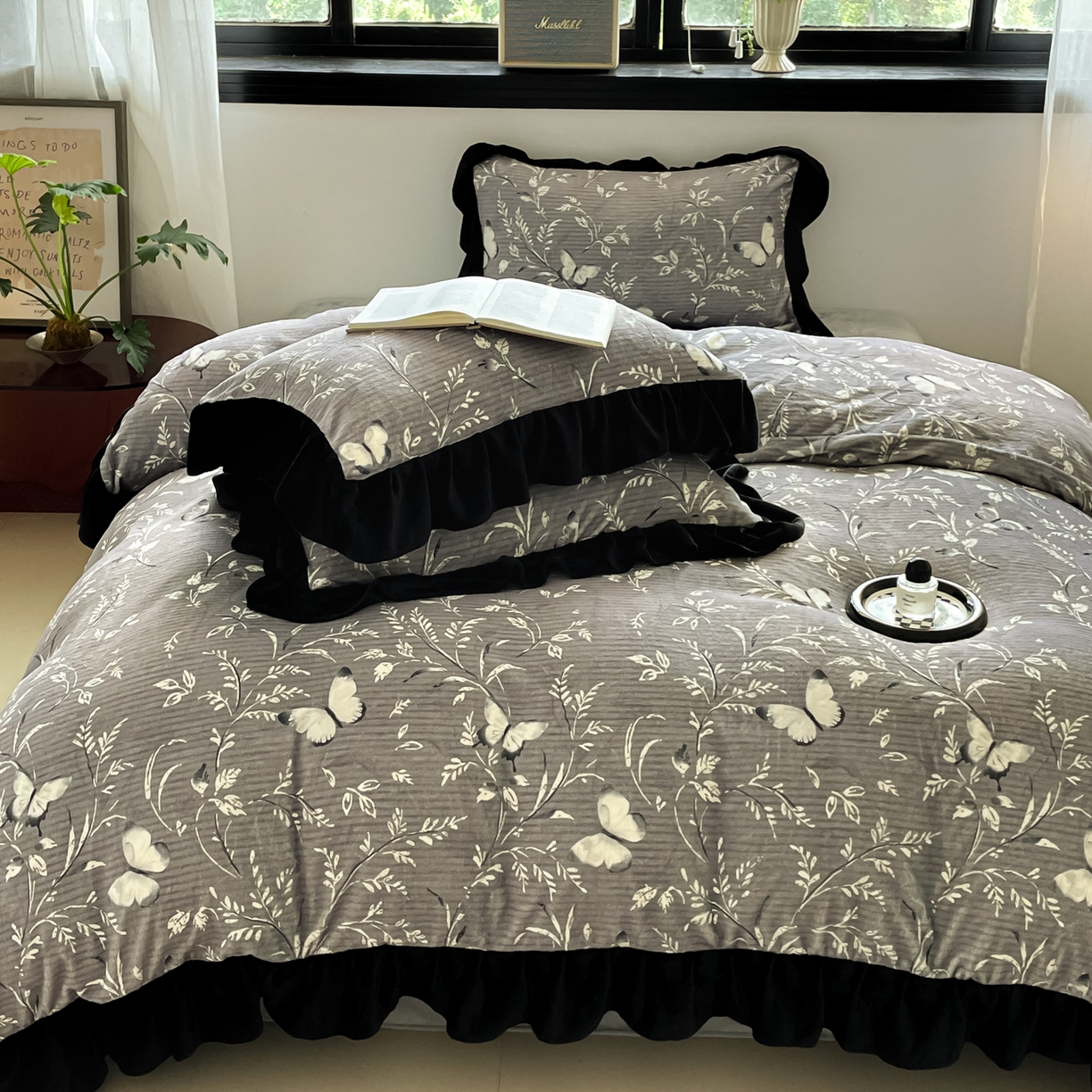 91家纺网 家纺一手货源 找家纺 慕澄家纺 2025新款赫本风牛奶绒花边款四件套 花边款-邂逅