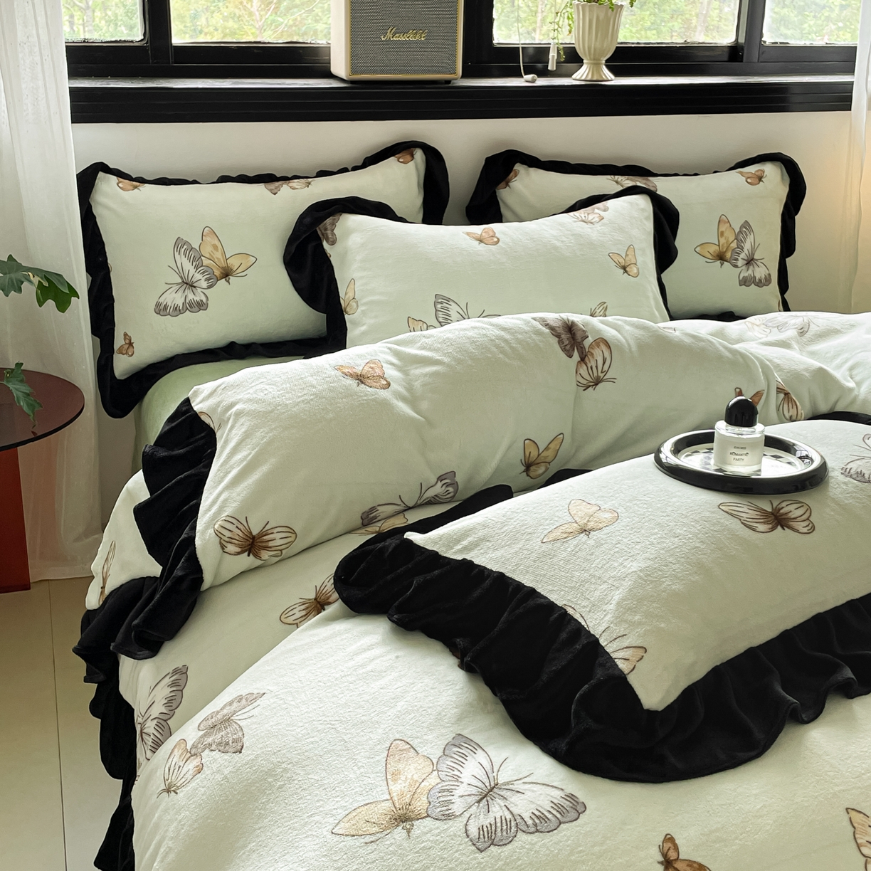 91家纺网 家纺一手货源 找家纺 慕澄家纺 2025新款赫本风牛奶绒花边款四件套 花边款-蝶舞