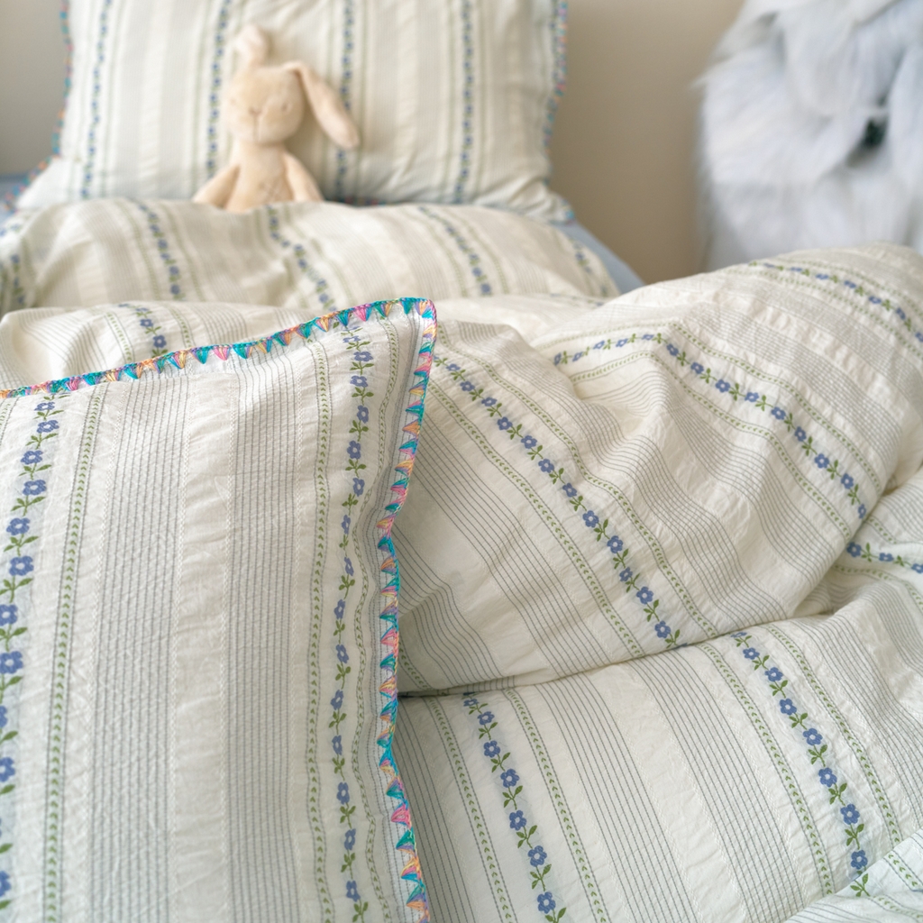 91家纺网 家纺一手货源 找家纺 洋铭区（原狠狠爱） 2025秋冬新款水洗棉色织提花+豆豆绒四件套 暗香蓝花