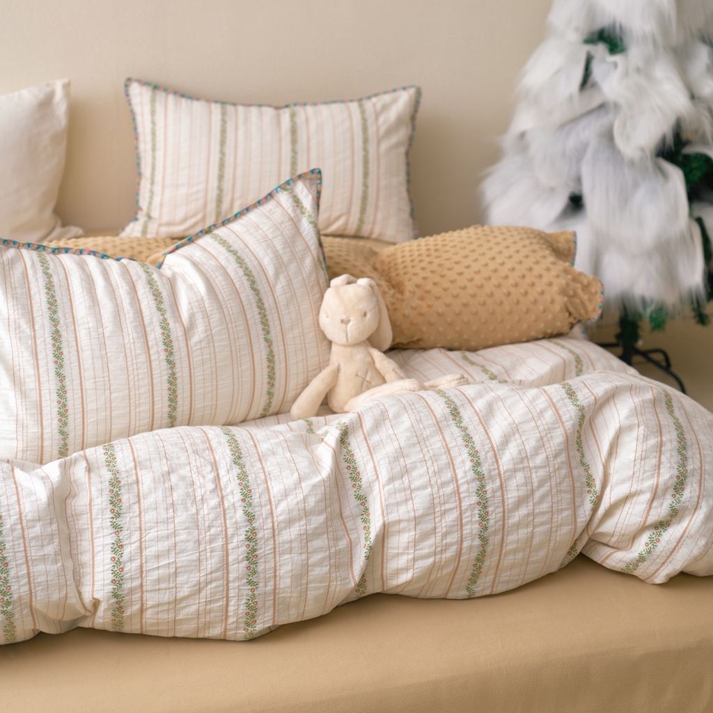 91家纺网 家纺一手货源 找家纺 洋铭区（原狠狠爱） 2025秋冬新款水洗棉色织提花+豆豆绒四件套 摩卡花茶