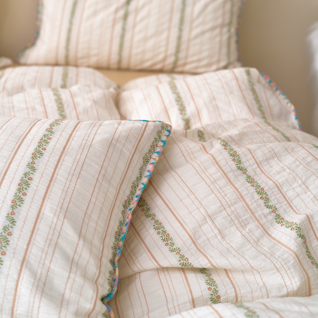 91家纺网 家纺一手货源 找家纺 洋铭区（原狠狠爱） 2025秋冬新款水洗棉色织提花+豆豆绒四件套 摩卡花茶