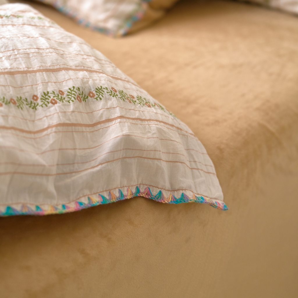 91家纺网 家纺一手货源 找家纺 洋铭区（原狠狠爱） 2025秋冬新款水洗棉色织提花+豆豆绒四件套 摩卡花茶