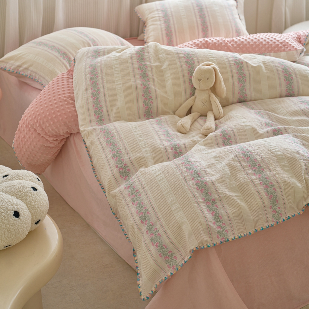 91家纺网 家纺一手货源 找家纺 洋铭区（原狠狠爱） 2025秋冬新款水洗棉色织提花+豆豆绒四件套 藤蔓-粉绿