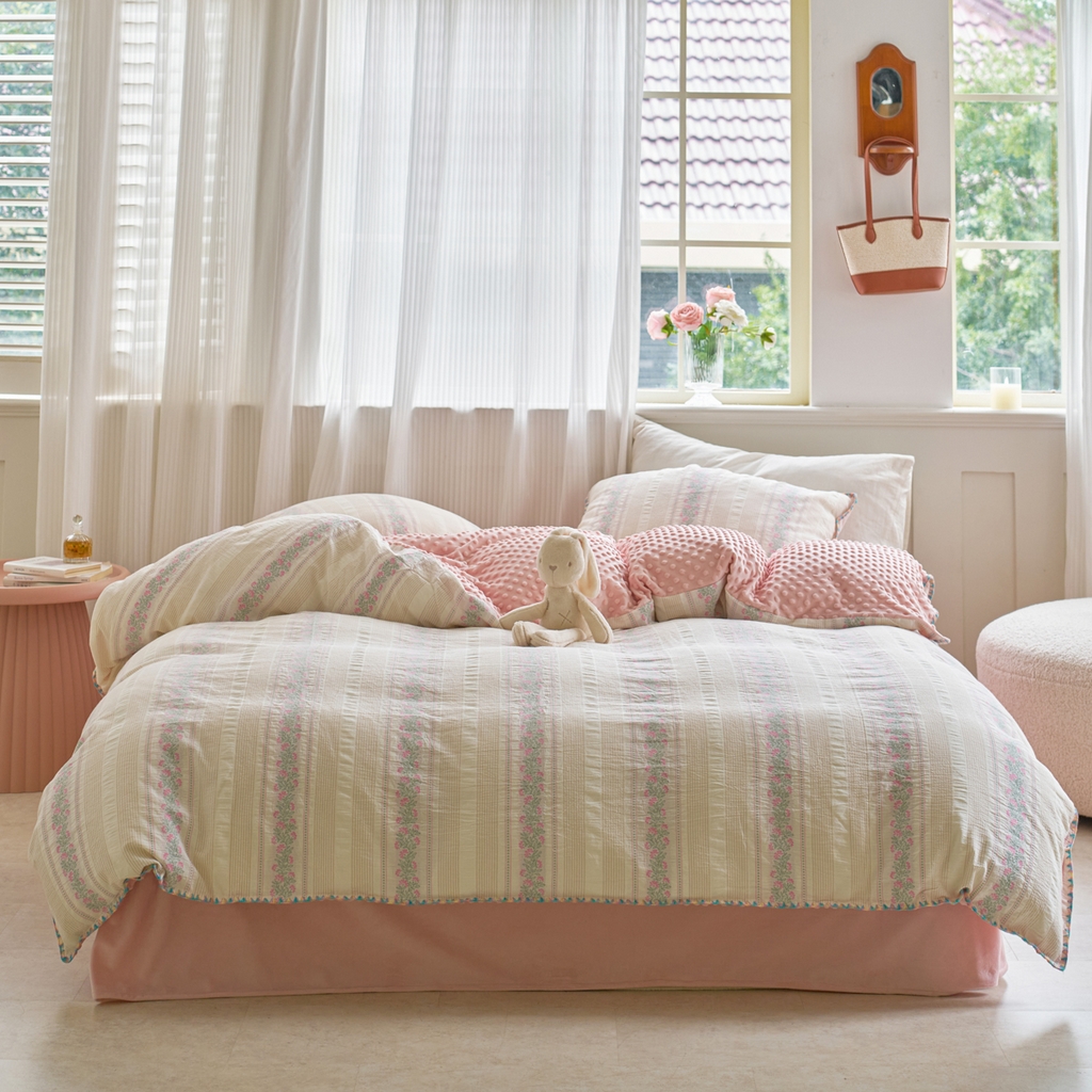 91家纺网 家纺一手货源 找家纺 洋铭区（原狠狠爱） 2025秋冬新款水洗棉色织提花+豆豆绒四件套 藤蔓-粉绿