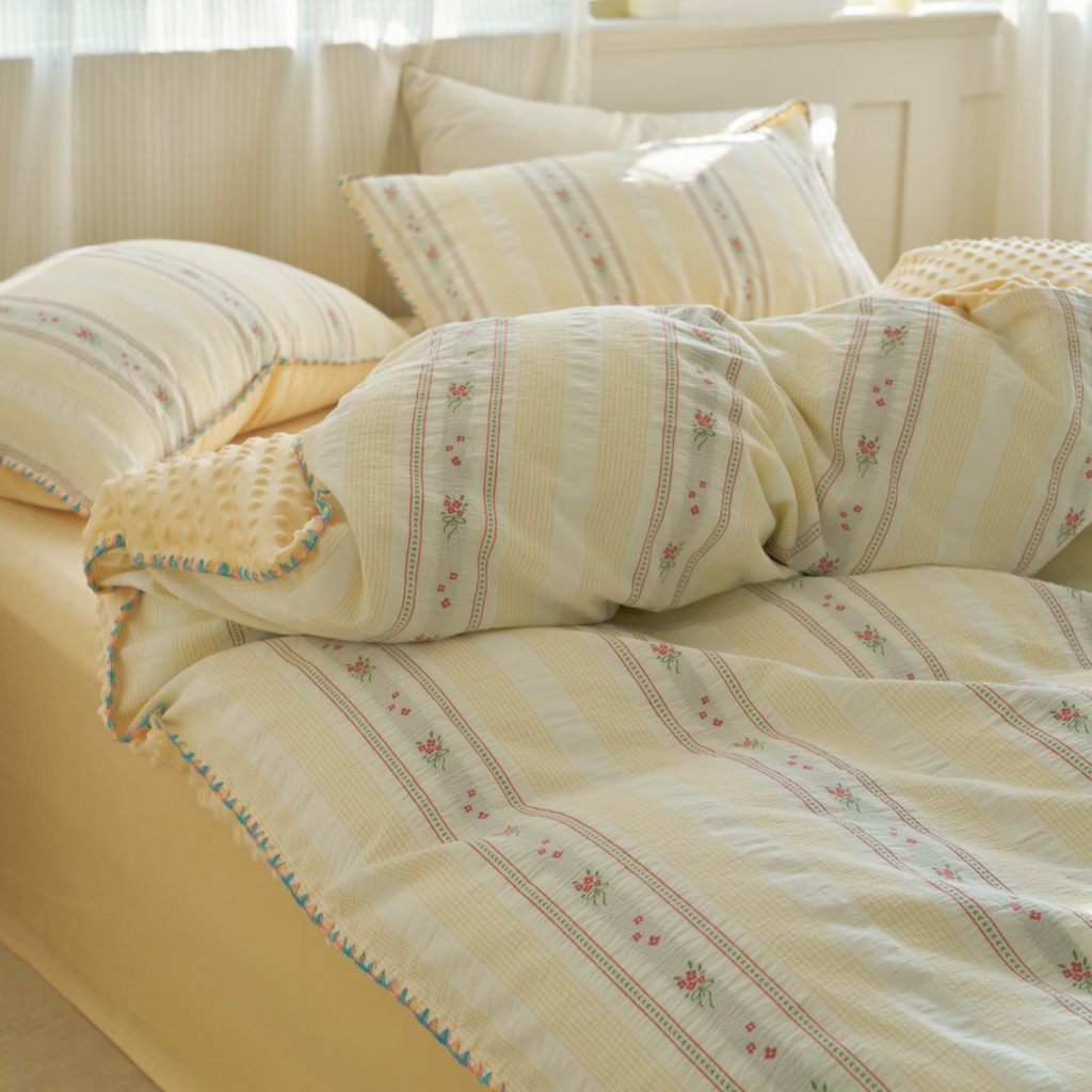 91家纺网 家纺一手货源 找家纺 洋铭区（原狠狠爱） 2025秋冬新款水洗棉色织提花+豆豆绒四件套 藤蔓-黄花束