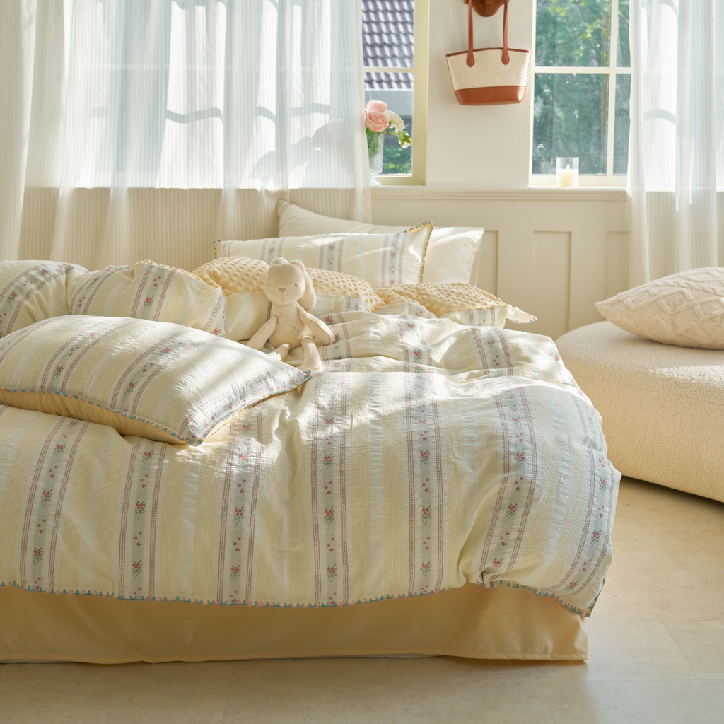 91家纺网 家纺一手货源 找家纺 洋铭区（原狠狠爱） 2025秋冬新款水洗棉色织提花+豆豆绒四件套 藤蔓-黄花束