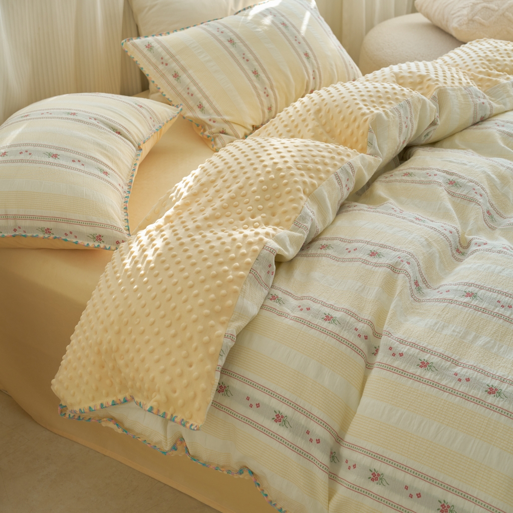 91家纺网 家纺一手货源 找家纺 洋铭区（原狠狠爱） 2025秋冬新款水洗棉色织提花+豆豆绒四件套 藤蔓-黄花束