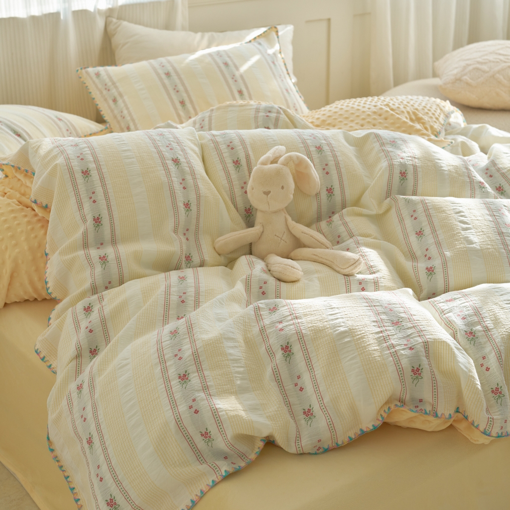 91家纺网 家纺一手货源 找家纺 洋铭区（原狠狠爱） 2025秋冬新款水洗棉色织提花+豆豆绒四件套 藤蔓-黄花束