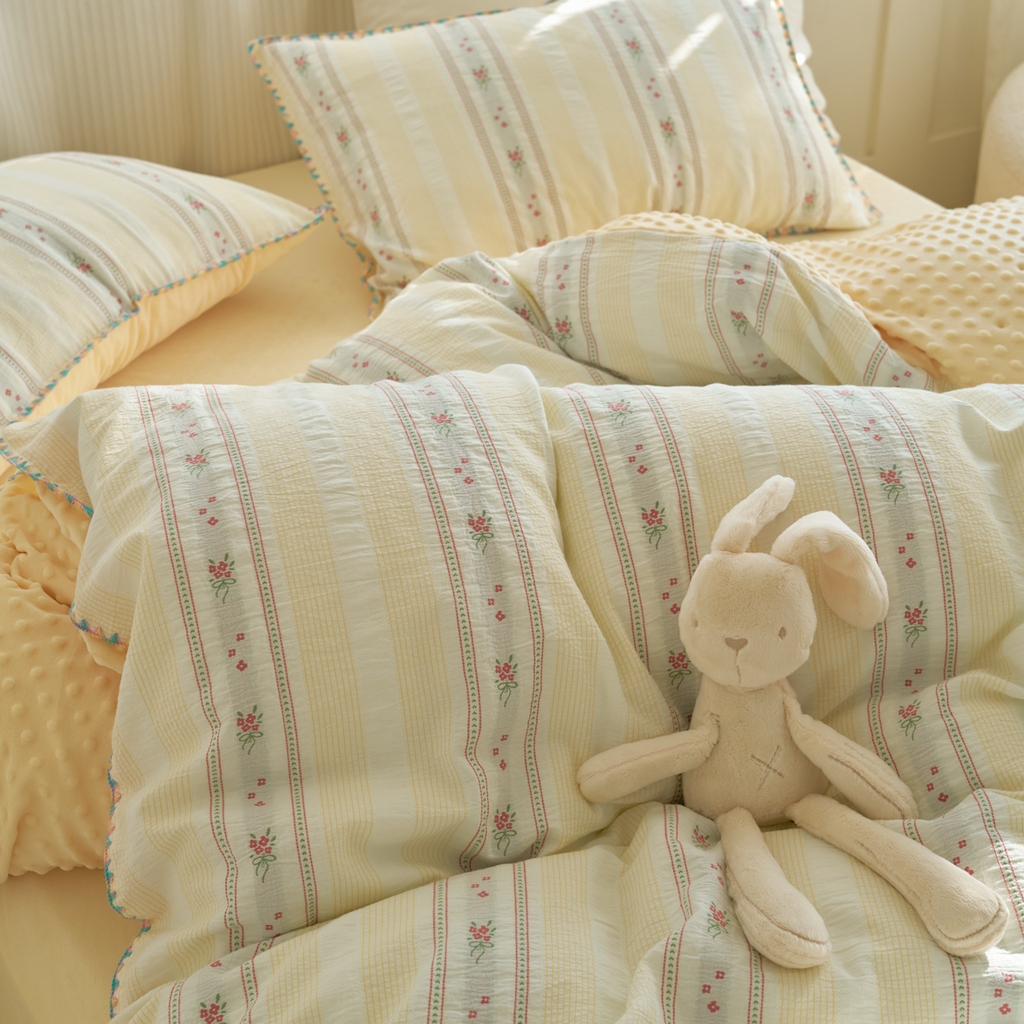 91家纺网 家纺一手货源 找家纺 洋铭区（原狠狠爱） 2025秋冬新款水洗棉色织提花+豆豆绒四件套 藤蔓-黄花束