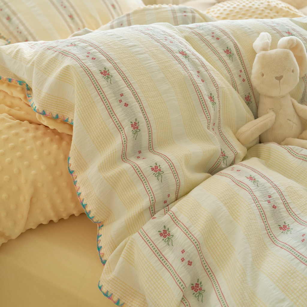 91家纺网 家纺一手货源 找家纺 洋铭区（原狠狠爱） 2025秋冬新款水洗棉色织提花+豆豆绒四件套 藤蔓-黄花束