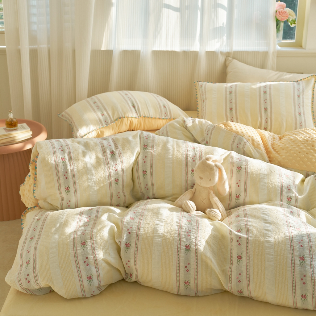 91家纺网 家纺一手货源 找家纺 洋铭区（原狠狠爱） 2025秋冬新款水洗棉色织提花+豆豆绒四件套 藤蔓-黄花束