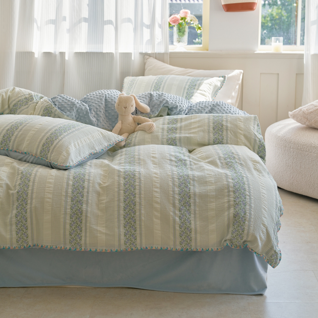 91家纺网 家纺一手货源 找家纺 洋铭区（原狠狠爱） 2025秋冬新款水洗棉色织提花+豆豆绒四件套 藤蔓-蓝绿