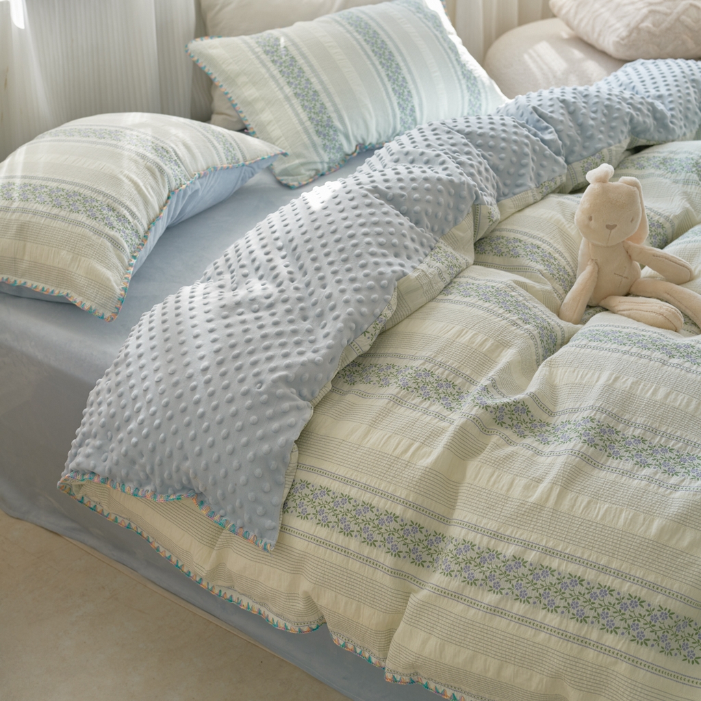 91家纺网 家纺一手货源 找家纺 洋铭区（原狠狠爱） 2025秋冬新款水洗棉色织提花+豆豆绒四件套 藤蔓-蓝绿