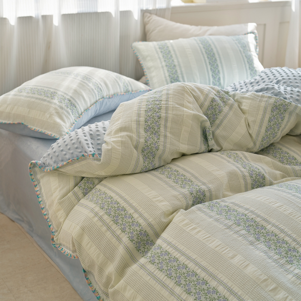 91家纺网 家纺一手货源 找家纺 洋铭区（原狠狠爱） 2025秋冬新款水洗棉色织提花+豆豆绒四件套 藤蔓-蓝绿