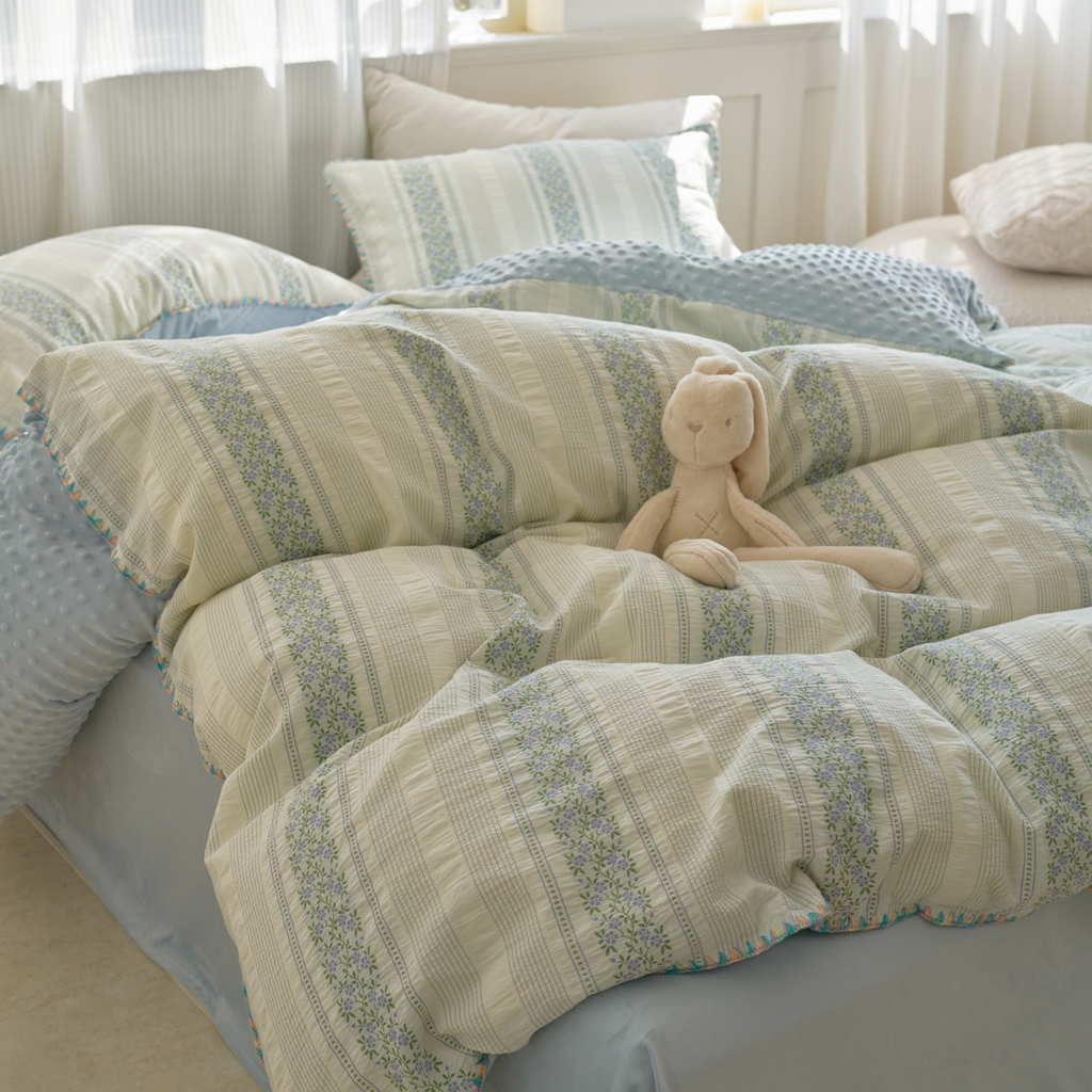 91家纺网 家纺一手货源 找家纺 洋铭区（原狠狠爱） 2025秋冬新款水洗棉色织提花+豆豆绒四件套 藤蔓-蓝绿