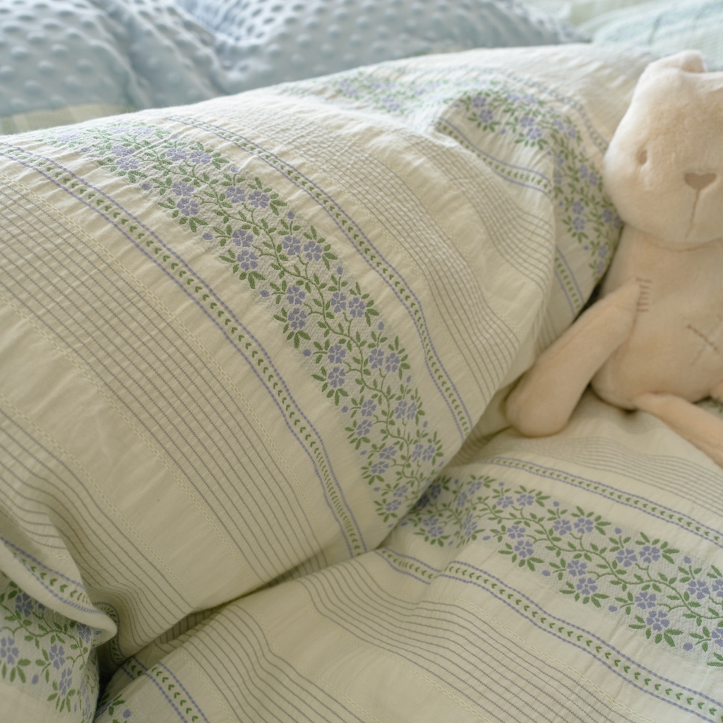 91家纺网 家纺一手货源 找家纺 洋铭区（原狠狠爱） 2025秋冬新款水洗棉色织提花+豆豆绒四件套 藤蔓-蓝绿