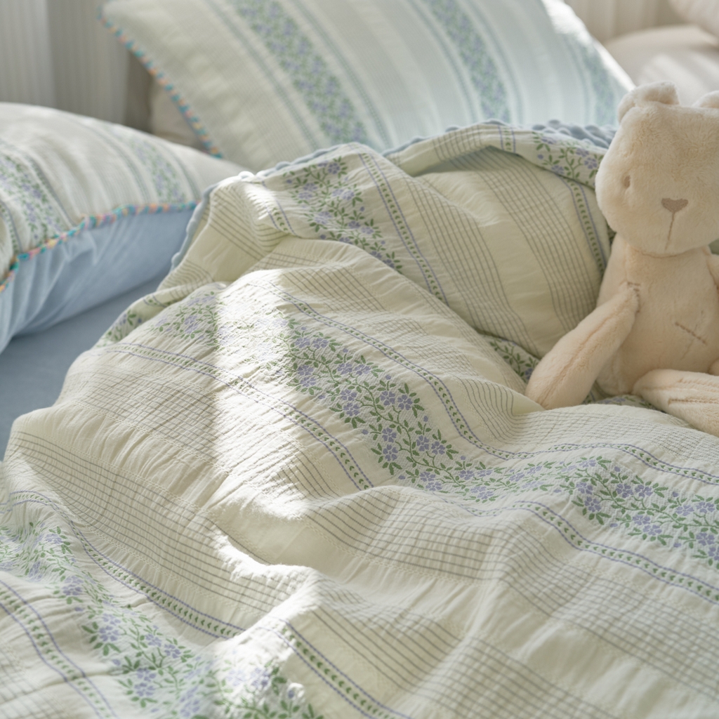 91家纺网 家纺一手货源 找家纺 洋铭区（原狠狠爱） 2025秋冬新款水洗棉色织提花+豆豆绒四件套 藤蔓-蓝绿