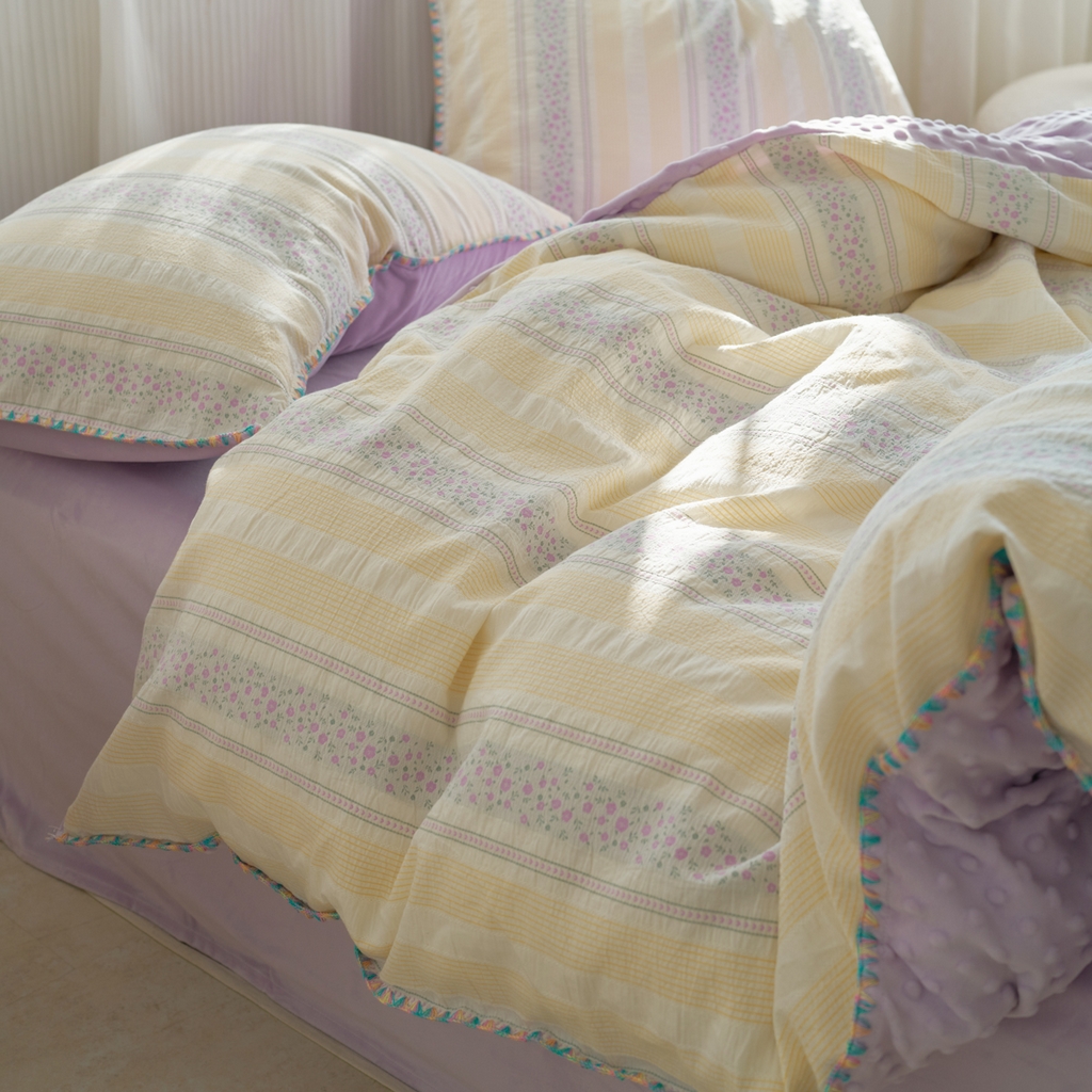 91家纺网 家纺一手货源 找家纺 洋铭区（原狠狠爱） 2025秋冬新款水洗棉色织提花+豆豆绒四件套 藤蔓-紫小花