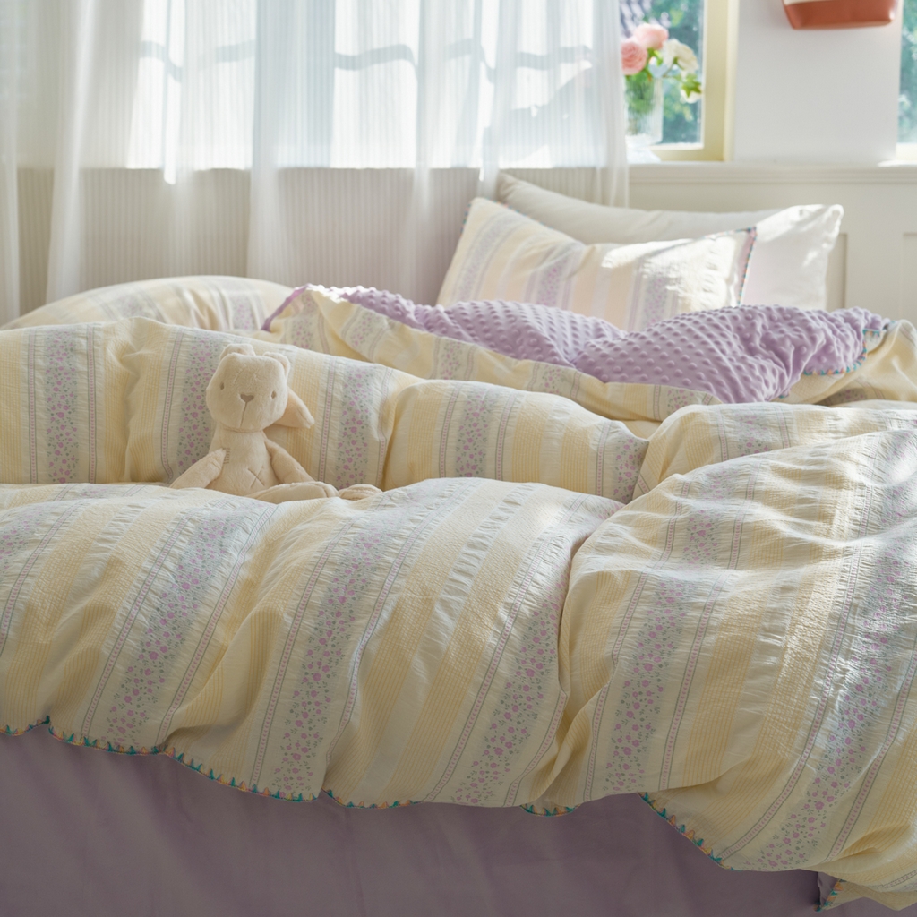 91家纺网 家纺一手货源 找家纺 洋铭区（原狠狠爱） 2025秋冬新款水洗棉色织提花+豆豆绒四件套 藤蔓-紫小花